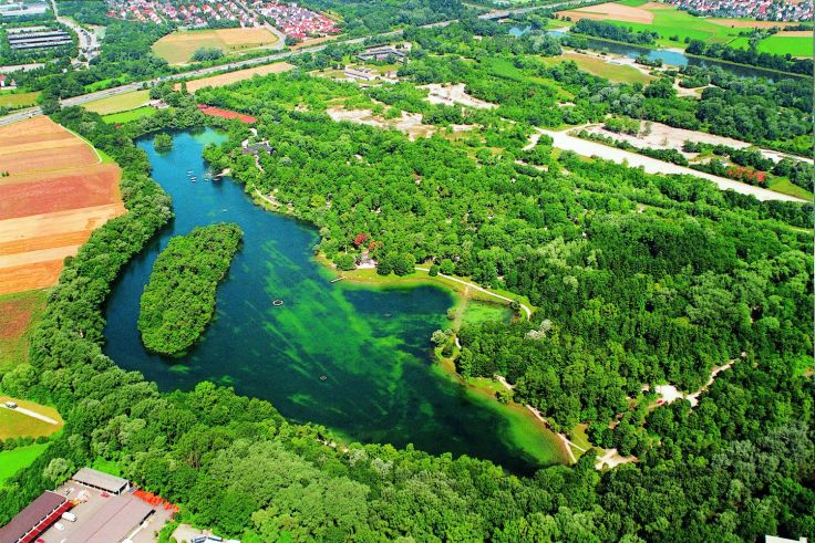 Il lago Auwaldsee ha una superficie di circa 50 ettari © AZUR Waldcamping Ingolstadt</span><span>&nbsp;