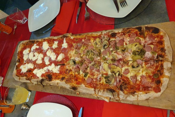 Grazie alla pizza enorme e super gustosa di Viareggio, eravamo tutti sazi&nbsp;©&nbsp;Fritz Berger